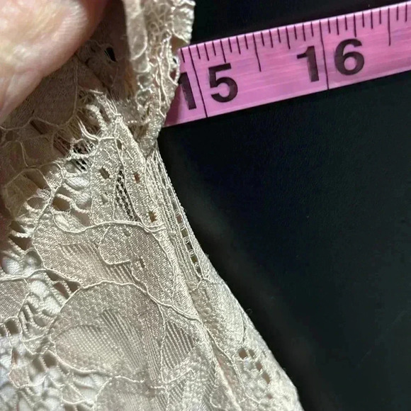 Just Taylor V-neck flutter sleeve lace,Hi/low ruffle,zip back, lined,zipper back - Picture 11 of 16